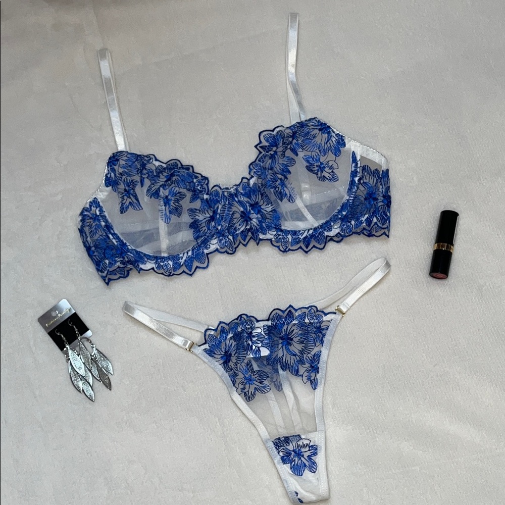 Elegant Blue Floral Lace Lingerie Set